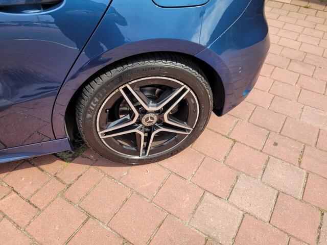 Mercedes-Benz A-KLASSE 180 Business Solution AMG