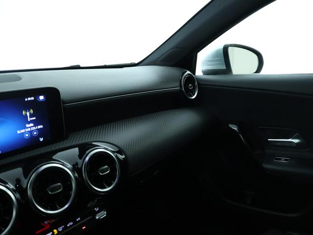 Mercedes-Benz A-KLASSE 200 Style | Parkeerpakket met Camera | Car Play | DAB | LED Verlichting | Cruise Control | Inclusief 24 maanden MB Certified garantie voor Europa.