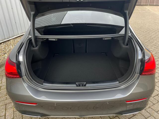 Mercedes-Benz A-KLASSE 200 AMG Line | Panoramadak | Burmester Surround Sound | Distronic Afstandsassistent | 360° Camera | Dodehoekassistent | MULTIBEAM LED Koplampen | Elektrisch Verstelbare Stoelen + Memory | Apple CarPlay | Android Auto | Sfeerverlichting