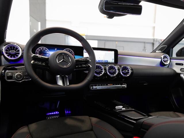 Mercedes-Benz A-KLASSE Limousine 180 Star Edition AMG Line PLUS Panorama dak