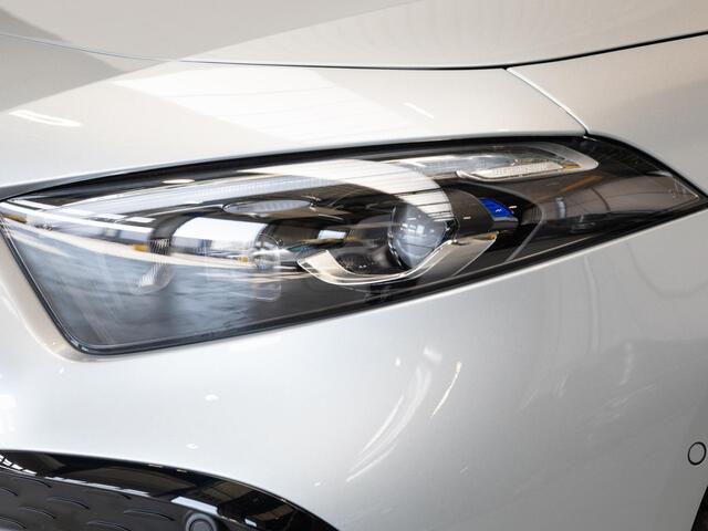 Mercedes-Benz A-KLASSE Limousine 180 Star Edition AMG Line PLUS Panorama dak