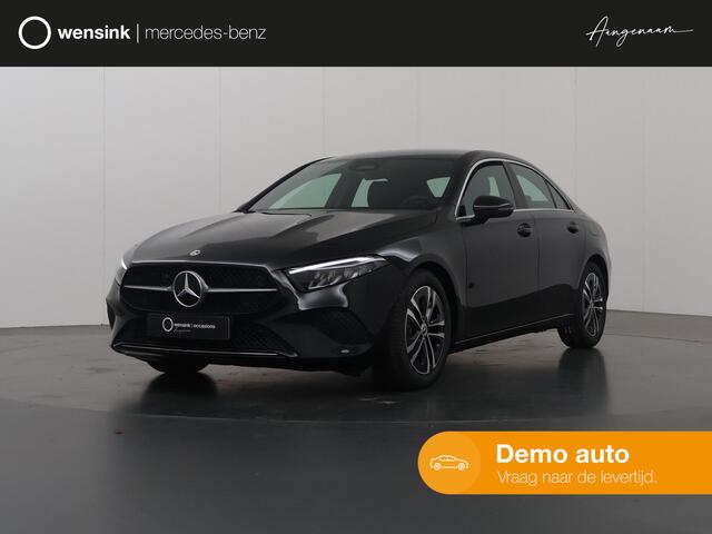Mercedes-Benz A-KLASSE 180 Star Edition Limousine | Apple Carplay/Android Auto | Achteruitrijcamera | Stoelverwarming | High-Performance Led | Parkeerpakket | Thermatic airco |