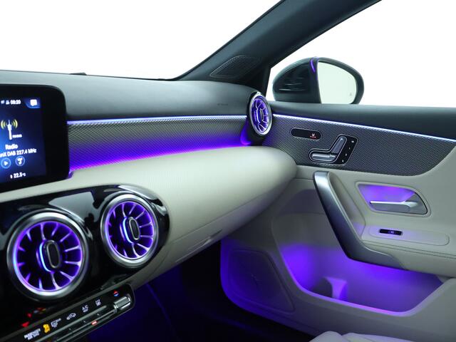 Mercedes-Benz A-KLASSE 250 e Plug-In Hybride | Panoramadak | Achteruitrijcamera | Multibeam | Sfeerverlichting | Inclusief 24 maanden MB Certified garantie voor Europa.