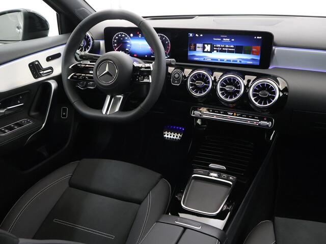 Mercedes-Benz A-KLASSE 180 Business Solution AMG | Night edition | Panoramadak | Memory stoelen | Sfeerverlichting | Stoelverwarming |