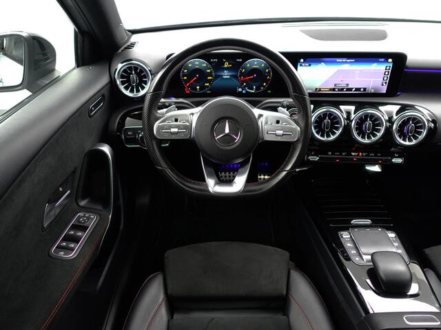 Mercedes-Benz A-KLASSE 180 AMG Night Edition Aut- Panodak, Sfeerverlichting, Xenon Led, Camera, Sport Interieur