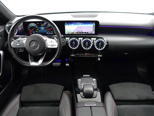 Mercedes-Benz A-KLASSE 180 AMG Night Edition Aut- Panodak, Sfeerverlichting, Xenon Led, Camera, Sport Interieur