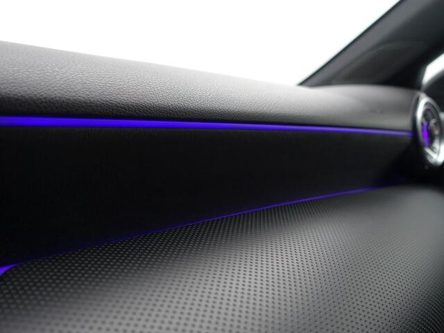 Mercedes-Benz A-KLASSE 180 AMG Night Edition Aut- Panodak, Sfeerverlichting, Xenon Led, Camera, Sport Interieur