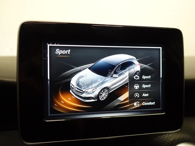 Mercedes-Benz A-KLASSE 180 d AMG Night Edition Aut- Panodak, Xenon Led, Sfeerverlichting, Dynamic Select, Clima