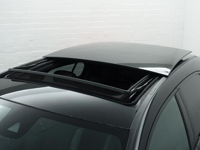 Mercedes-Benz A-KLASSE 180 AMG Night Edition Aut- Panodak, Sport Interieur, Xenon Led, Camera, Stoelverwarming, Navi