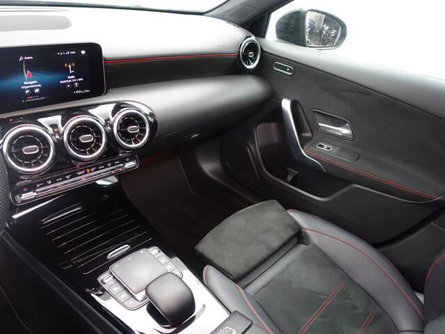 Mercedes-Benz A-KLASSE 180 AMG Night Edition Aut- Panodak, Sport Interieur, Xenon Led, Camera, Stoelverwarming, Navi