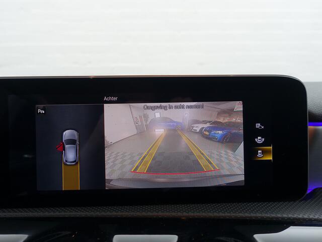 Mercedes-Benz A-KLASSE 180 AMG Night Edition Aut- Xenon Led, Camera, Stoelverwarming, Sfeerverlichting, Sport Alcantara Interieur