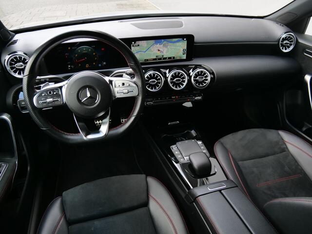 Mercedes-Benz A-KLASSE 200 164pk Luxury Line AUTOMAAT AMG-styling / LED-koplampen / Camera
