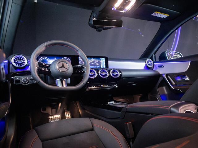 Mercedes-Benz A-KLASSE Hatchback 180 Star Edition Panorama dak