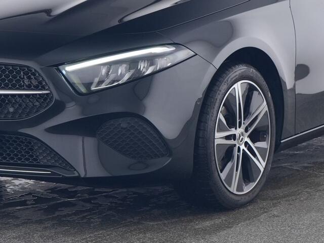 Mercedes-Benz A-KLASSE 250 e Sedan Face Lift Plug-In Hybride Progressive Line Advanced Plus | 18 Inch Velgen | 11 kW Laden | Dodehoek Assist | Stuur en Stoelverwarming . Inclusief 24 maanden Mercedes-Benz Certified garantie voor Europa.