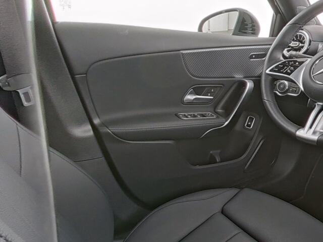 Mercedes-Benz A-KLASSE 250 e Sedan Face Lift Plug-In Hybride Progressive Line Advanced Plus | 18 Inch Velgen | 11 kW Laden | Dodehoek Assist | Stuur en Stoelverwarming . Inclusief 24 maanden Mercedes-Benz Certified garantie voor Europa.