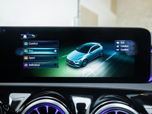 Mercedes-Benz A-KLASSE Hatchback 180 Star Edition AMG Line Premium PLUS | Panorama dak