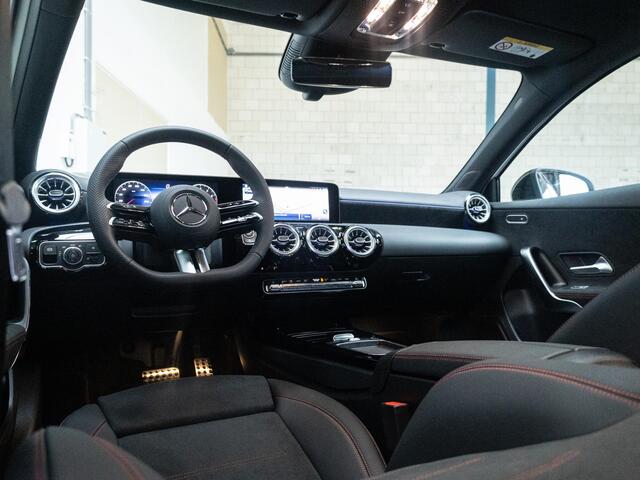 Mercedes-Benz A-KLASSE Hatchback 180 Star Edition AMG Panorama dak