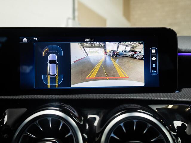 Mercedes-Benz A-KLASSE Hatchback 180 Star Edition AMG Panorama dak