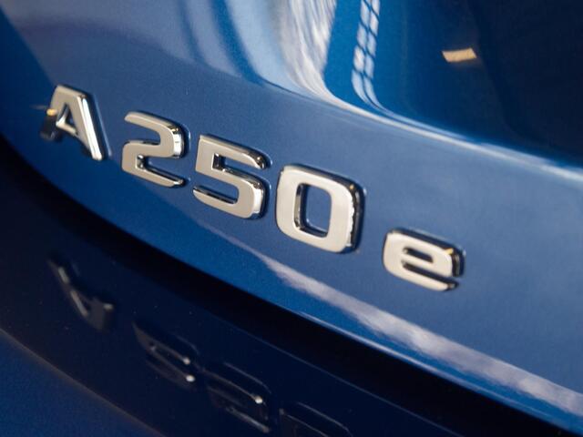 Mercedes-Benz A-KLASSE Hatchback 250 e Star Edition AMG Line Premium PLUS | Panorama dak