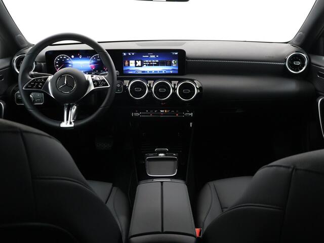 Mercedes-Benz A-KLASSE 180 Limousine Business Solution Luxury | Stoelverwarming | Led koplampen | Navigatie