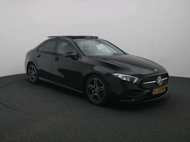 Mercedes-Benz A-KLASSE 180 Business Solution AMG AMG Line | Night Pakket | Panorama Schuif-Kanteldak | Sfeerverlichting. Inclusief 24 maanden Mercedes-Benz Certified garantie voor Europa.