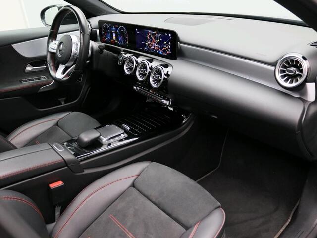 Mercedes-Benz A-KLASSE 180 Business Solution AMG AMG Line | Night Pakket | Panorama Schuif-Kanteldak | Sfeerverlichting. Inclusief 24 maanden Mercedes-Benz Certified garantie voor Europa.