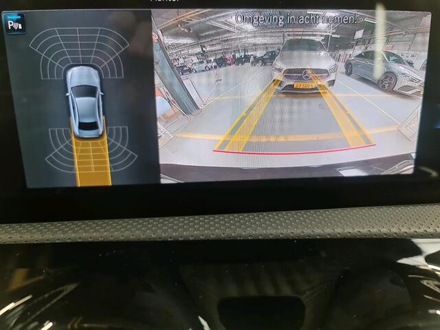 Mercedes-Benz A-KLASSE 180 Business Solution AMG AMG Line | Night Pakket | Panorama Schuif-Kanteldak | Sfeerverlichting. Inclusief 24 maanden Mercedes-Benz Certified garantie voor Europa.