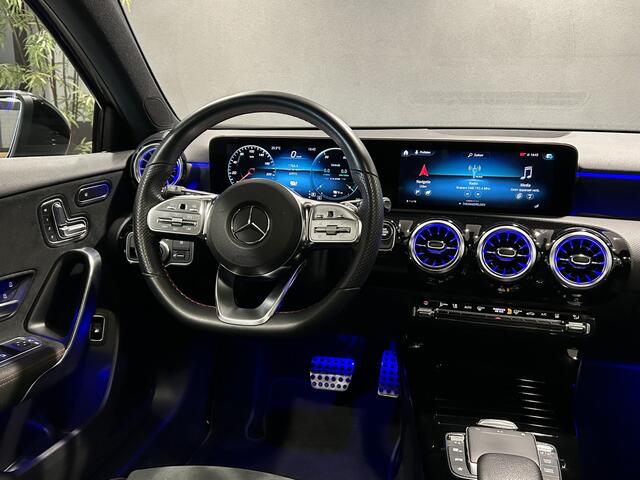 Mercedes-Benz A-KLASSE 250e AMG // Panoramadak // Memory // MultiBeam LED // 19" AMG // Sfeerverlichting // Nightpakket