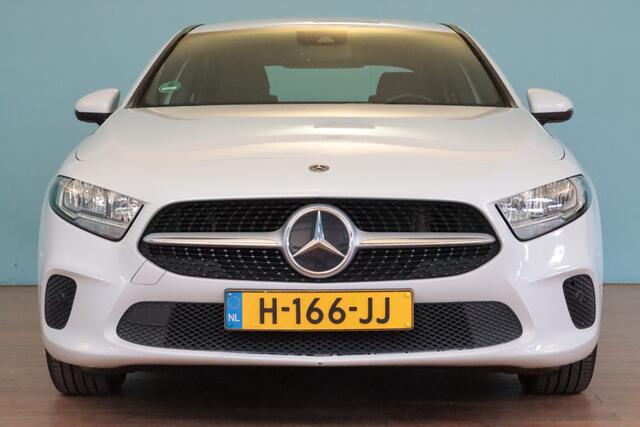 Mercedes-Benz A-KLASSE 180 Business Solution Automaat | NAVI | CLIMA | CAMERA + PDC | CRUISE | LMV |