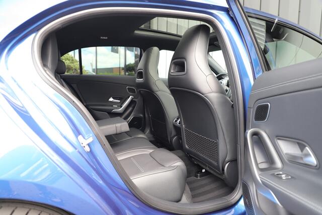 Mercedes-Benz A-KLASSE 250e AMG Aut8 | 218PK | Pano | Head-up | Burmester | Memory | Sfeerverlichting | Multibeam | ACC | Stuurwielverwarming | Trekhaak | 2024.