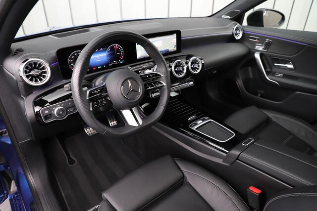 Mercedes-Benz A-KLASSE 250e AMG Aut8 | 218PK | Pano | Head-up | Burmester | Memory | Sfeerverlichting | Multibeam | ACC | Stuurwielverwarming | Trekhaak | 2024.