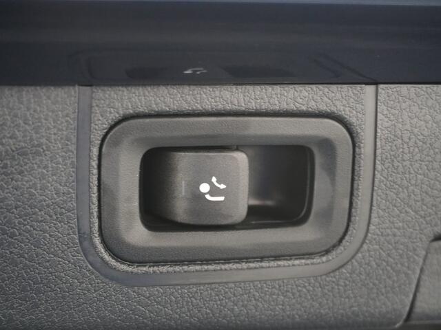 Mercedes-Benz A-KLASSE 250e AMG // Panoramadak // Memory // Trekhaak // Keyless // Carplay // Sfeerverlichting // MultiBeam LED // Night Pakket // Augmented Reality