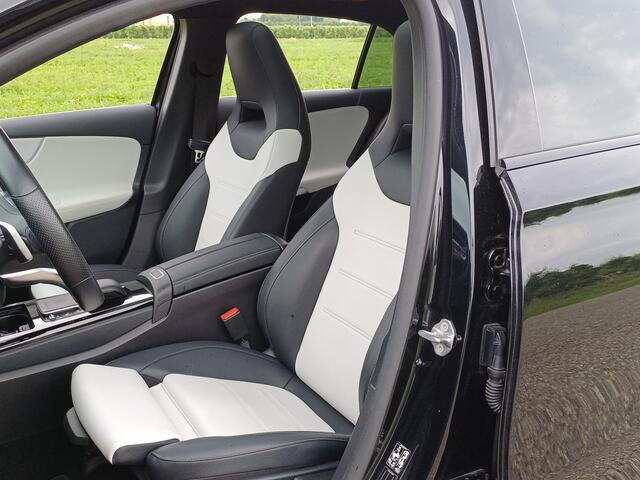 Mercedes-Benz A-KLASSE 250 Premium Plus /Nieuwstaat !/Sfeer/Pano./Leder/19"/AMG-Line//Trekh/