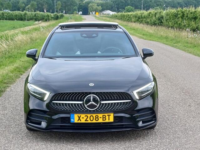 Mercedes-Benz A-KLASSE 250 Premium Plus /Nieuwstaat !/Sfeer/Pano./Leder/19"/AMG-Line//Trekh/