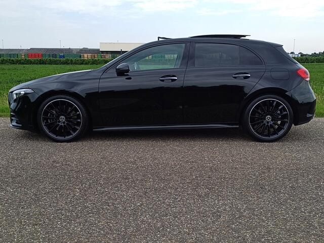 Mercedes-Benz A-KLASSE 250 Premium Plus /Nieuwstaat !/Sfeer/Pano./Leder/19"/AMG-Line//Trekh/