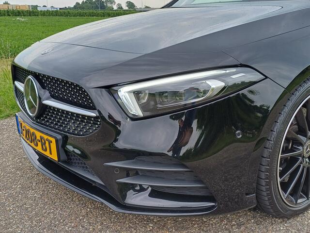 Mercedes-Benz A-KLASSE 250 Premium Plus /Nieuwstaat !/Sfeer/Pano./Leder/19"/AMG-Line//Trekh/