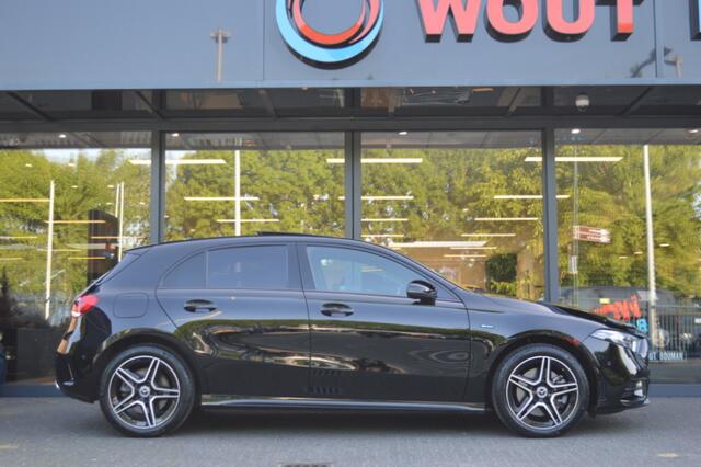 Mercedes-Benz A-KLASSE 250 e AMG Led Panorama Widescreen Sfeer Distronic Camera Trekh. Augmented Pdc