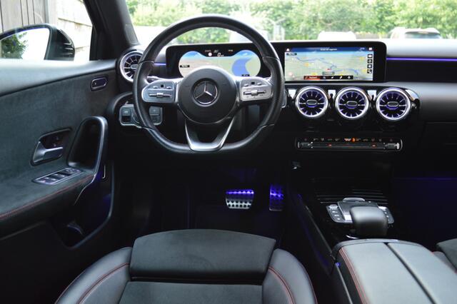 Mercedes-Benz A-KLASSE 250 e AMG Led Panorama Widescreen Sfeer Distronic Camera Trekh. Augmented Pdc