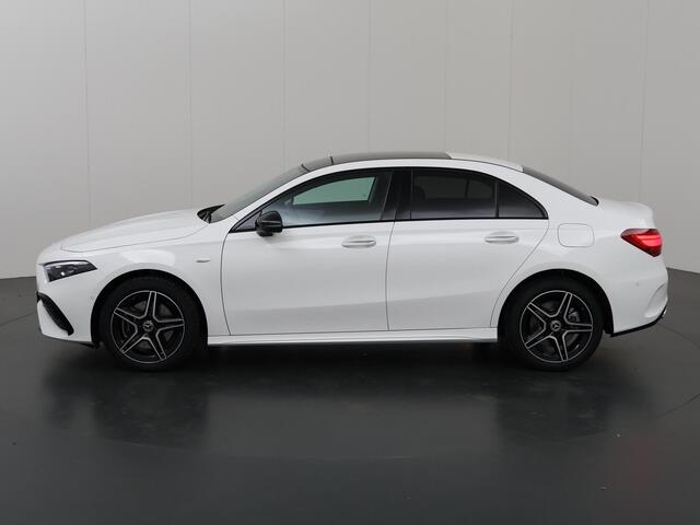 Mercedes-Benz A-KLASSE 250 e Business Solution AMG | Night Pakket | 360* Camera | Panoramadak | Dode hoek