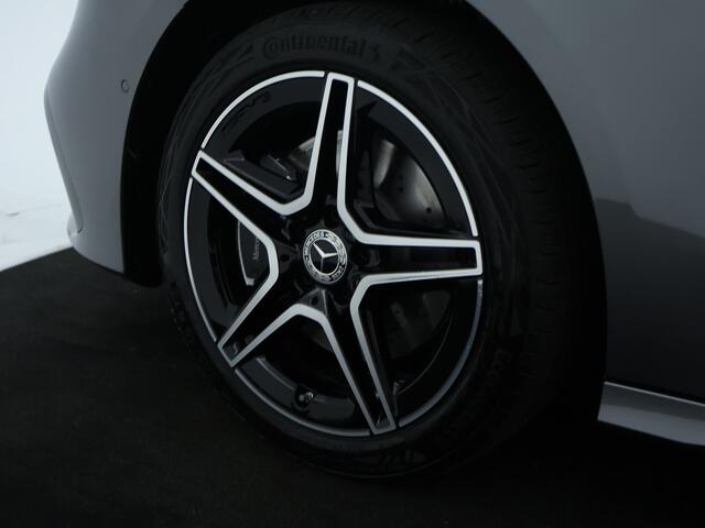 Mercedes-Benz A-KLASSE 250 e Business Solution AMG | Nightpakket | Parkeerpakket met achteruitrijcamera | KEYLESS GO | Sfeerverlichting | MULTIBEAM LED | Stoelverwarming voor | Spiegelpakket | Draadloos oplaadsysteem voor smartphone vooraan |