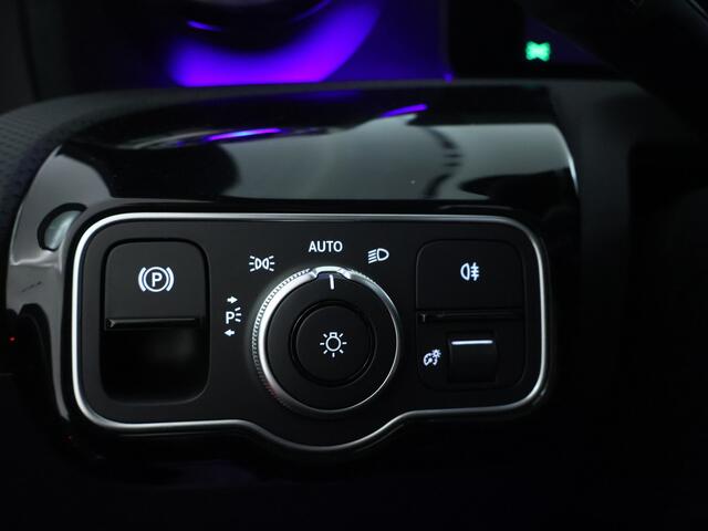 Mercedes-Benz A-KLASSE 250 e Business Solution AMG | Nightpakket | Parkeerpakket met achteruitrijcamera | KEYLESS GO | Sfeerverlichting | MULTIBEAM LED | Stoelverwarming voor | Spiegelpakket | Draadloos oplaadsysteem voor smartphone vooraan |