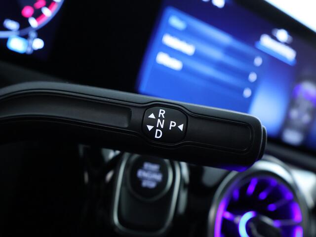 Mercedes-Benz A-KLASSE 250 e Business Solution AMG | Nightpakket | Parkeerpakket met achteruitrijcamera | KEYLESS GO | Sfeerverlichting | MULTIBEAM LED | Stoelverwarming voor | Spiegelpakket | Draadloos oplaadsysteem voor smartphone vooraan |