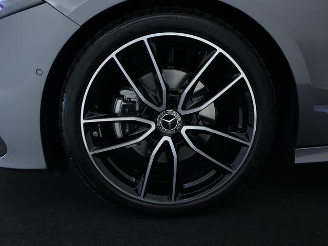 Mercedes-Benz A-KLASSE 180 Business Solution AMG | Nightpakket | Parkeerpakket met 360°-camera | Premium Plus pakket | Dodehoekassistent | Head-up display | Extra USB-poorten | Verwarmde stoelen vooraan | Spiegelpakket |