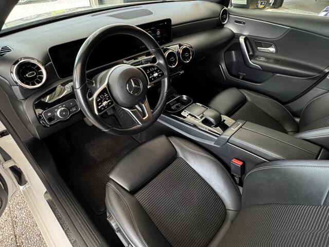 Mercedes-Benz A-KLASSE 180 | AUTOMAAT | STOELVERW. | LED |