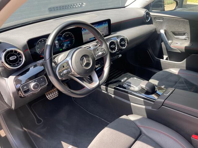 Mercedes-Benz A-KLASSE 250 e AMG-style - Trekhaak - Camera - Apple car play etc etc!