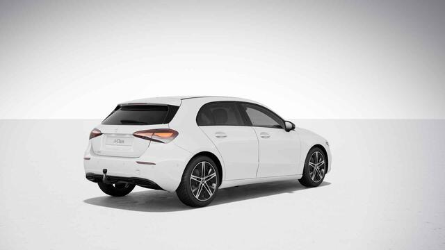 Mercedes-Benz A-KLASSE 180 Star Edition Luxury Line LIMITED | Trekhaak | Dodehoekassistent | 18" lichtmetalen velgen