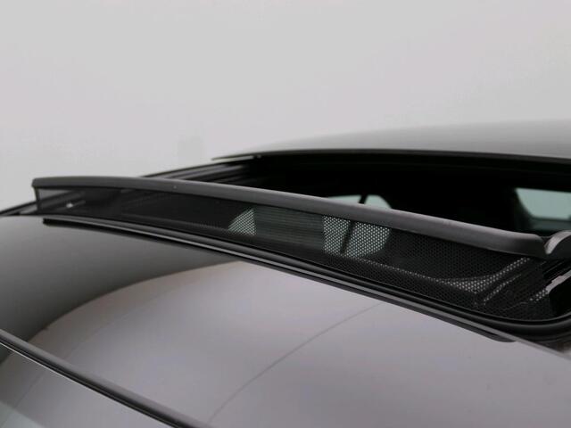 Mercedes-Benz A-KLASSE 180 Star Edition AMG Line AMG Line | Panorama Schuif-Kanteldak | 19 Inch AMG velgen | Memory Voorstoelen. Inclusief 24 maanden MB Certified garantie voor Europa.