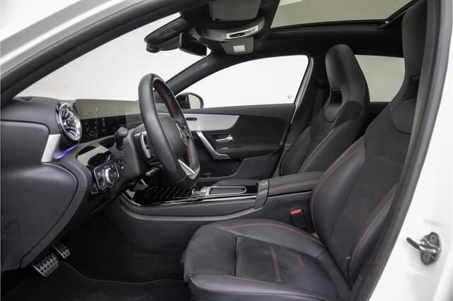 Mercedes-Benz A-KLASSE 250 e AMG Line Facelift, Nightpack, Pano, Widescreen, 18" Hybrid