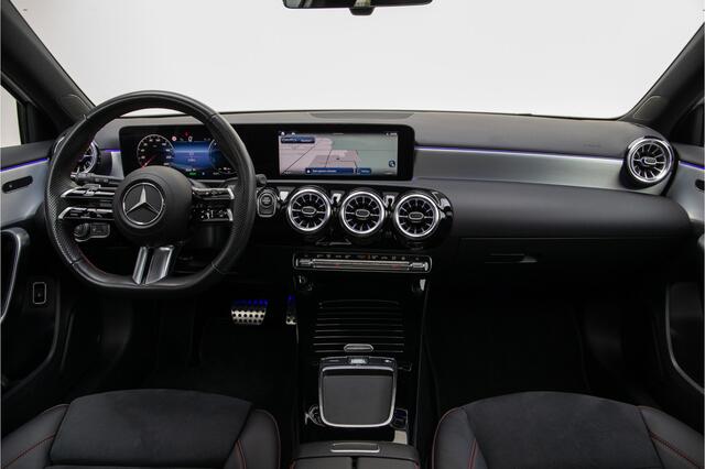 Mercedes-Benz A-KLASSE 250 e AMG Line Facelift, Nightpack, Pano, Widescreen, 18" Hybrid