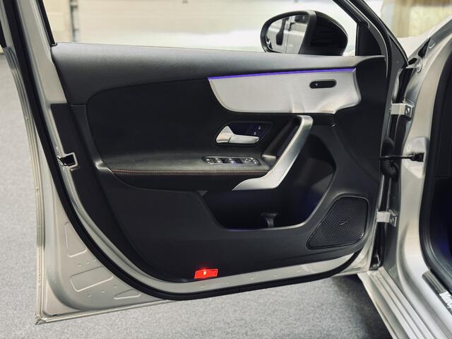Mercedes-Benz A-KLASSE 200 AMG Night | Panorama | Multibeam | Sfeer